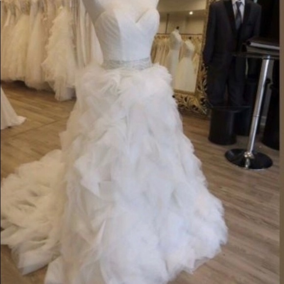 Maggie Sottero Jerrica Wedding Dress - Picture 2 of 8